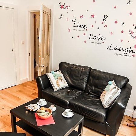 Chic & Bright Flat Near Holyrood Park Apartment Единбург Стая снимка