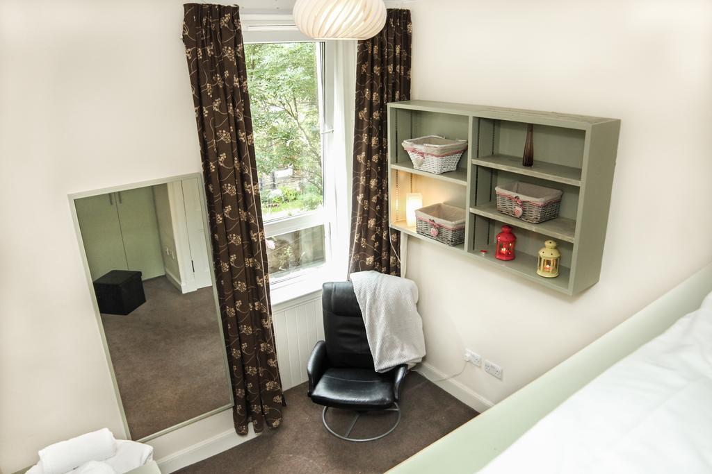 Chic & Bright Flat Near Holyrood Park Apartment Единбург Стая снимка