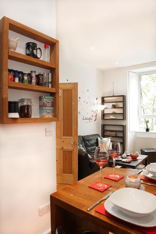 Chic & Bright Flat Near Holyrood Park Apartment Единбург Стая снимка