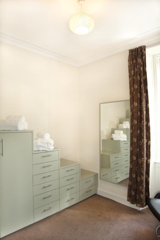 Chic & Bright Flat Near Holyrood Park Apartment Единбург Стая снимка