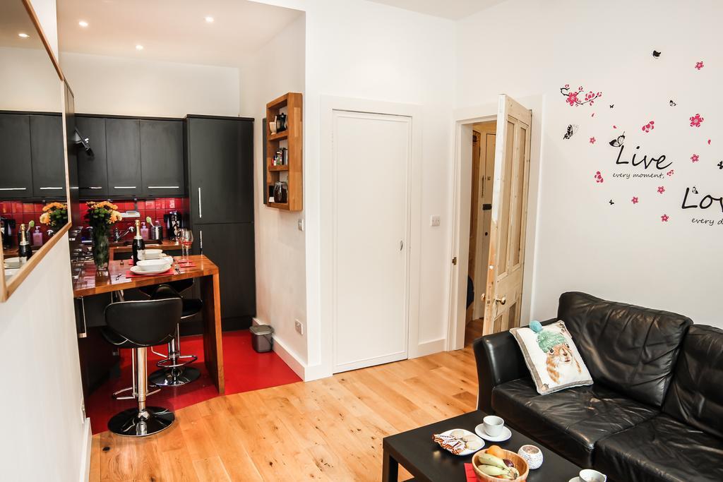 Chic & Bright Flat Near Holyrood Park Apartment Единбург Стая снимка