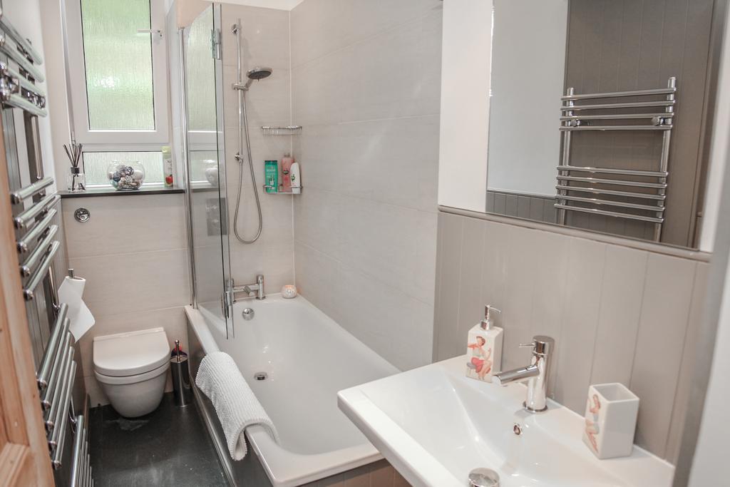 Chic & Bright Flat Near Holyrood Park Apartment Единбург Стая снимка